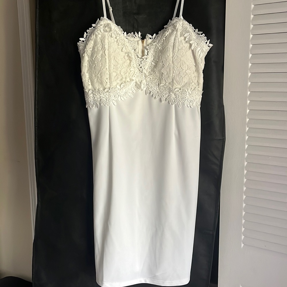 White Bodycon Dress with Lace